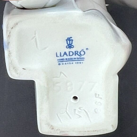 LLADRO 5877 & 5429 Guest Of Honor Boy & Girl Happy Birthday Cake Figurine Pair - Picture 6 of 13